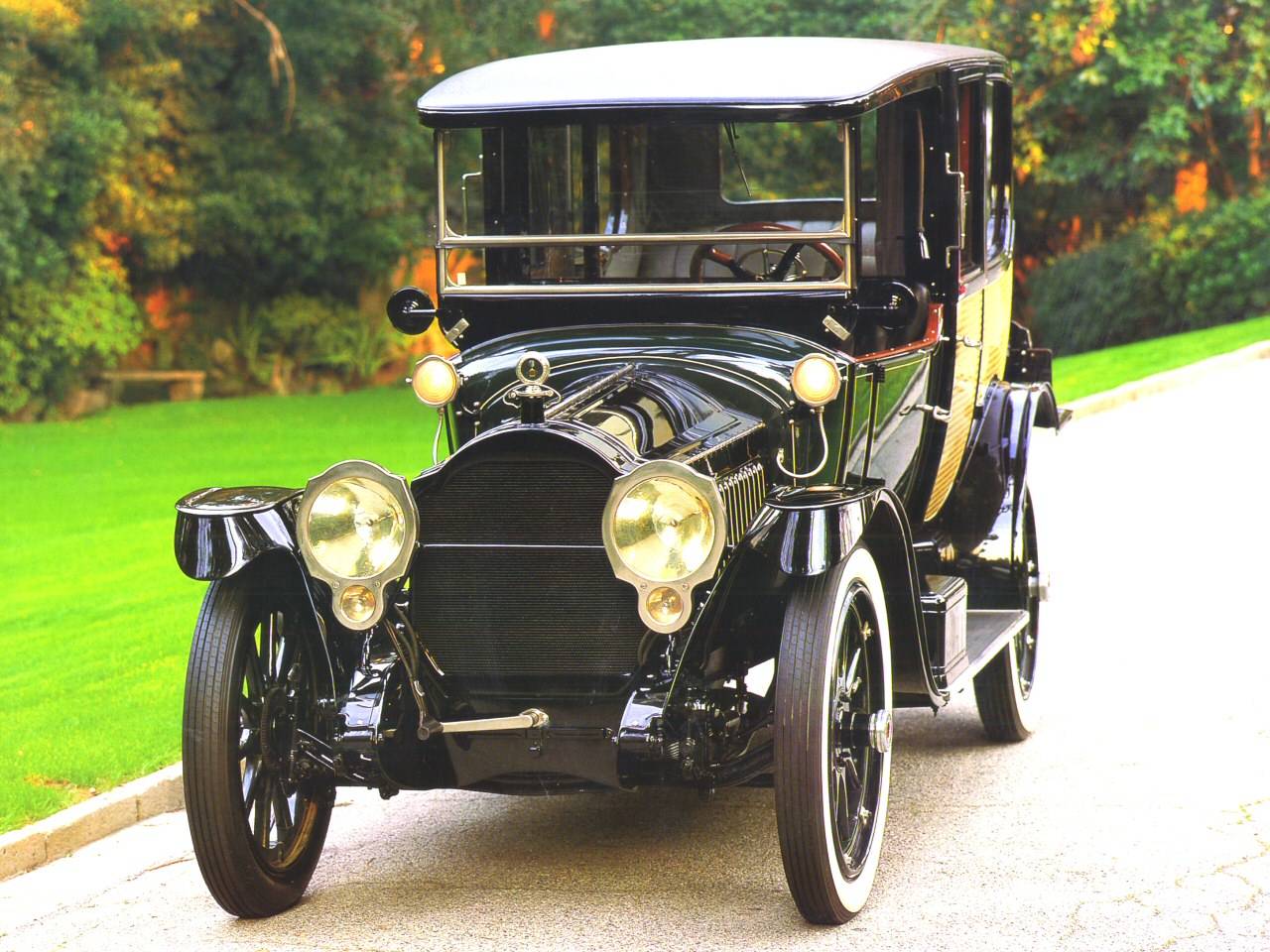 stare samochody - 1916 Packard Twin Six Town Car Black Lt.jpg
