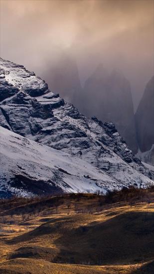 Tapety - Chili Mountains Wallpaper 720x1280.jpg